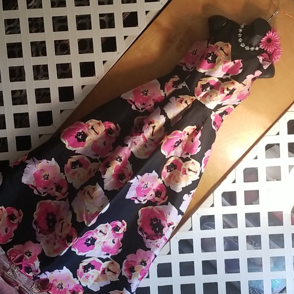 Ellen Tracy Bridal Evening Dress Flowers Size 6 LN